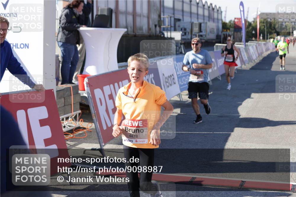 03.10.2025 - Köhlbrandbrückenlauf Jannik Wohlers http://msf.ph/oto/9098987 03.10.2025 12:56:32 Ziel 4054, 4096, 4166, 4170, 4231, 4478, 6266, 6408, 6769 meine-sportfotos.de