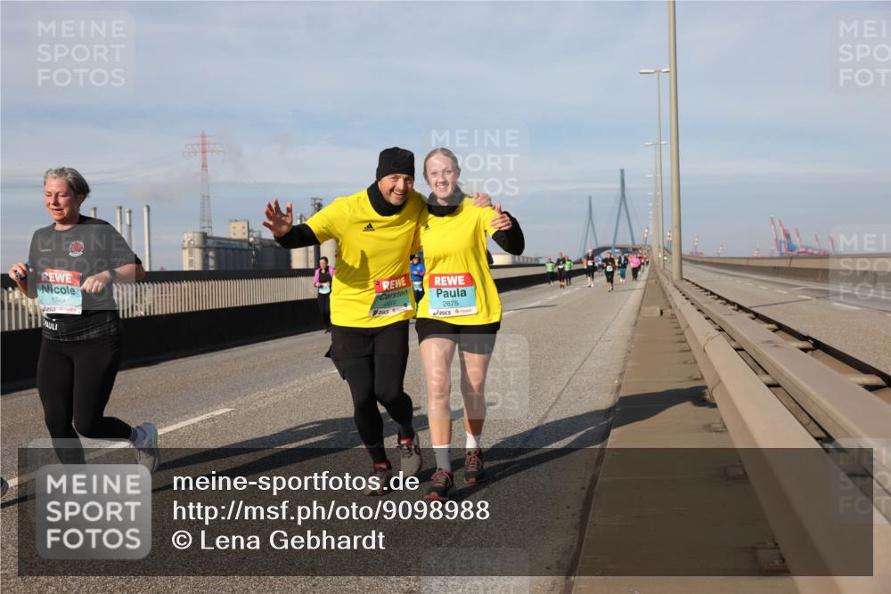03.10.2025 - Köhlbrandbrückenlauf Lena Gebhardt http://msf.ph/oto/9098988 03.10.2025 10:10:37 Position 2 2875, 1749, 2872 meine-sportfotos.de