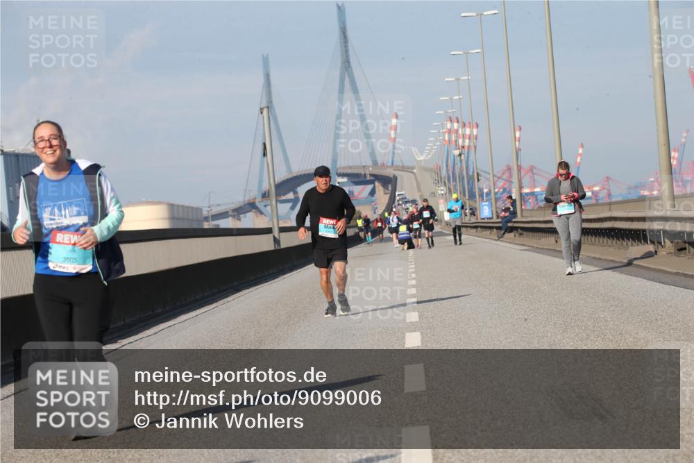 03.10.2025 - Köhlbrandbrückenlauf Jannik Wohlers http://msf.ph/oto/9099006 03.10.2025 10:24:16 Position 3 3805 meine-sportfotos.de