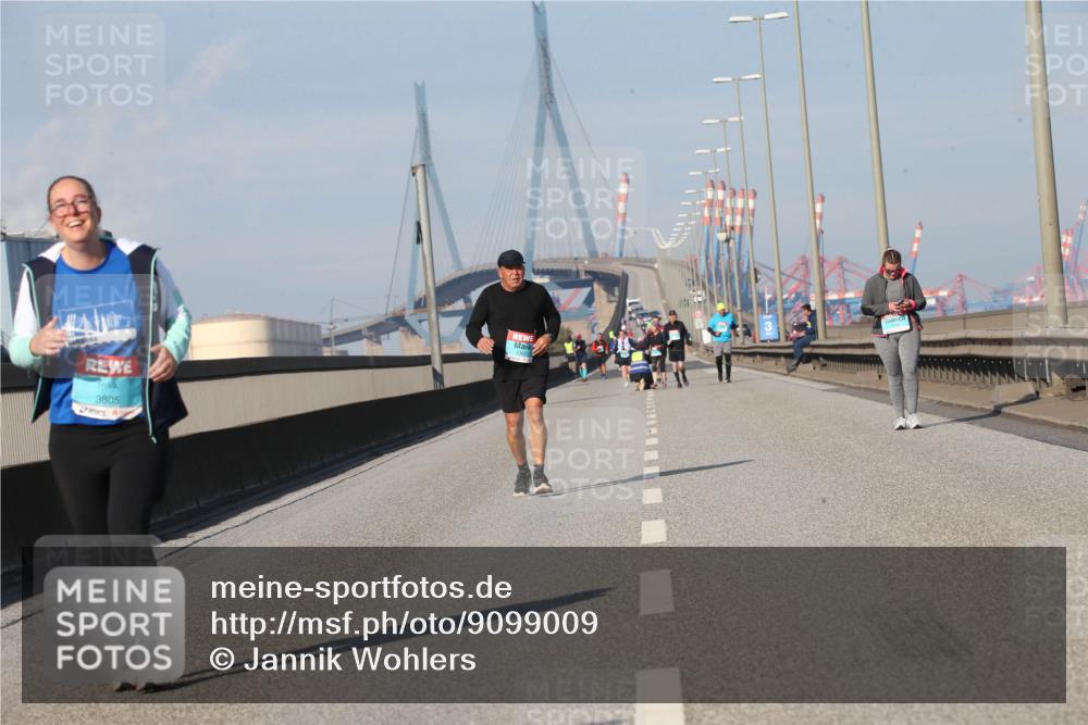 03.10.2025 - Köhlbrandbrückenlauf Jannik Wohlers http://msf.ph/oto/9099009 03.10.2025 10:24:16 Position 3 3805 meine-sportfotos.de