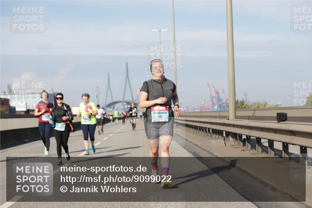 03.10.2025 - Köhlbrandbrückenlauf Jannik Wohlers http://msf.ph/oto/9099022 03.10.2025 10:20:43 Position 3 3649 meine-sportfotos.de