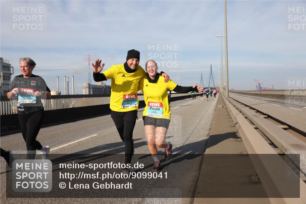 03.10.2025 - Köhlbrandbrückenlauf Lena Gebhardt http://msf.ph/oto/9099041 03.10.2025 10:10:37 Position 2 1749, 2872, 2875 meine-sportfotos.de