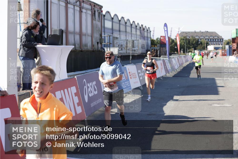 03.10.2025 - Köhlbrandbrückenlauf Jannik Wohlers http://msf.ph/oto/9099042 03.10.2025 12:56:33 Ziel 4054, 4096, 4166, 4170, 4231, 4478, 6266, 6408, 6769 meine-sportfotos.de
