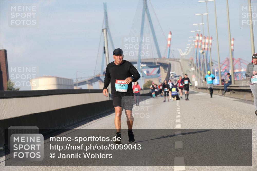 03.10.2025 - Köhlbrandbrückenlauf Jannik Wohlers http://msf.ph/oto/9099043 03.10.2025 10:24:18 Position 3 2360 meine-sportfotos.de