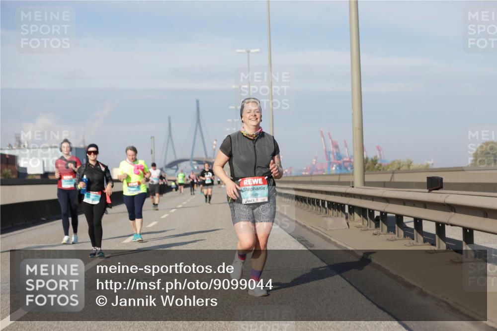 03.10.2025 - Köhlbrandbrückenlauf Jannik Wohlers http://msf.ph/oto/9099044 03.10.2025 10:20:43 Position 3 3649 meine-sportfotos.de