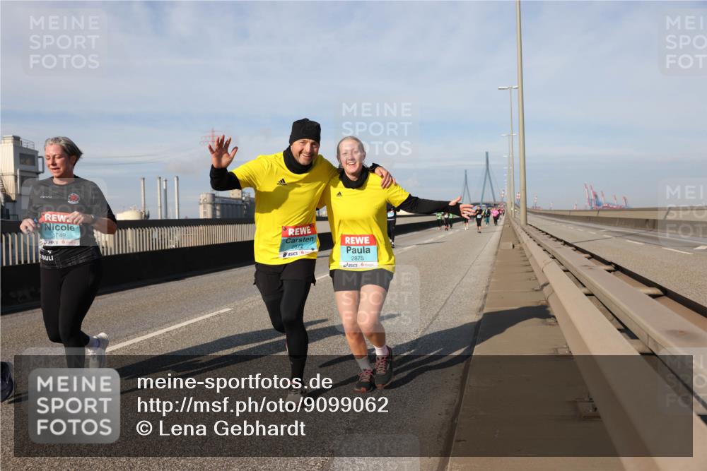 03.10.2025 - Köhlbrandbrückenlauf Lena Gebhardt http://msf.ph/oto/9099062 03.10.2025 10:10:37 Position 2 1749, 2872, 2875 meine-sportfotos.de