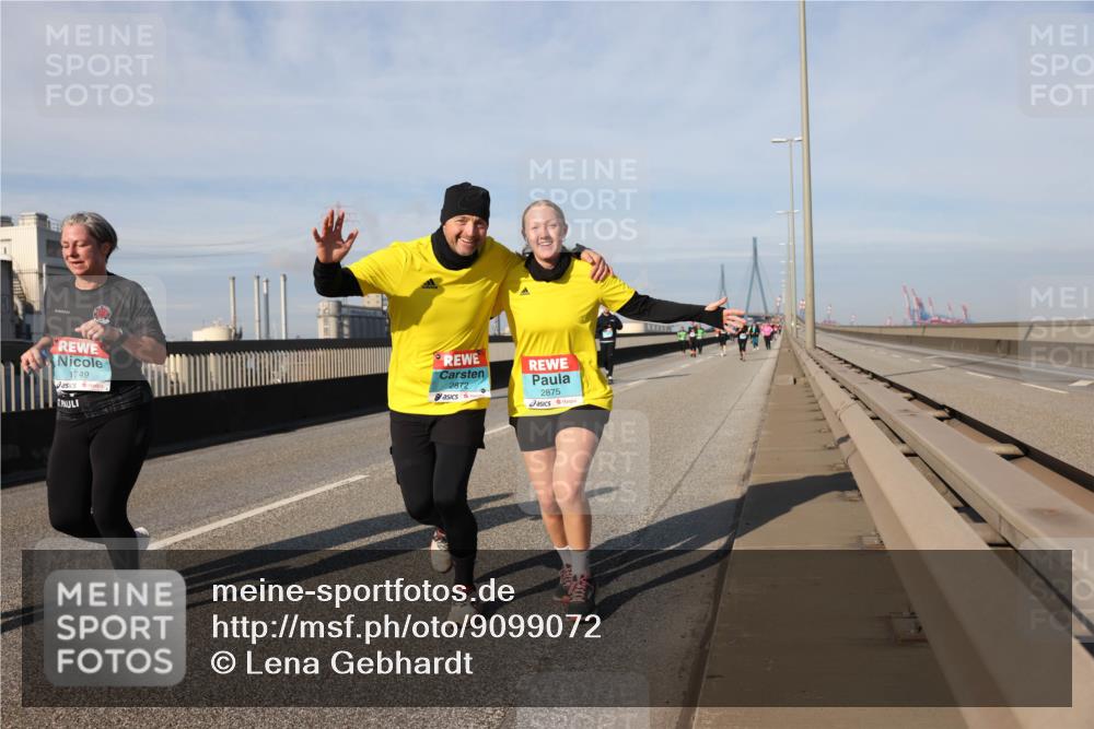 03.10.2025 - Köhlbrandbrückenlauf Lena Gebhardt http://msf.ph/oto/9099072 03.10.2025 10:10:37 Position 2 1749, 2872, 2875 meine-sportfotos.de