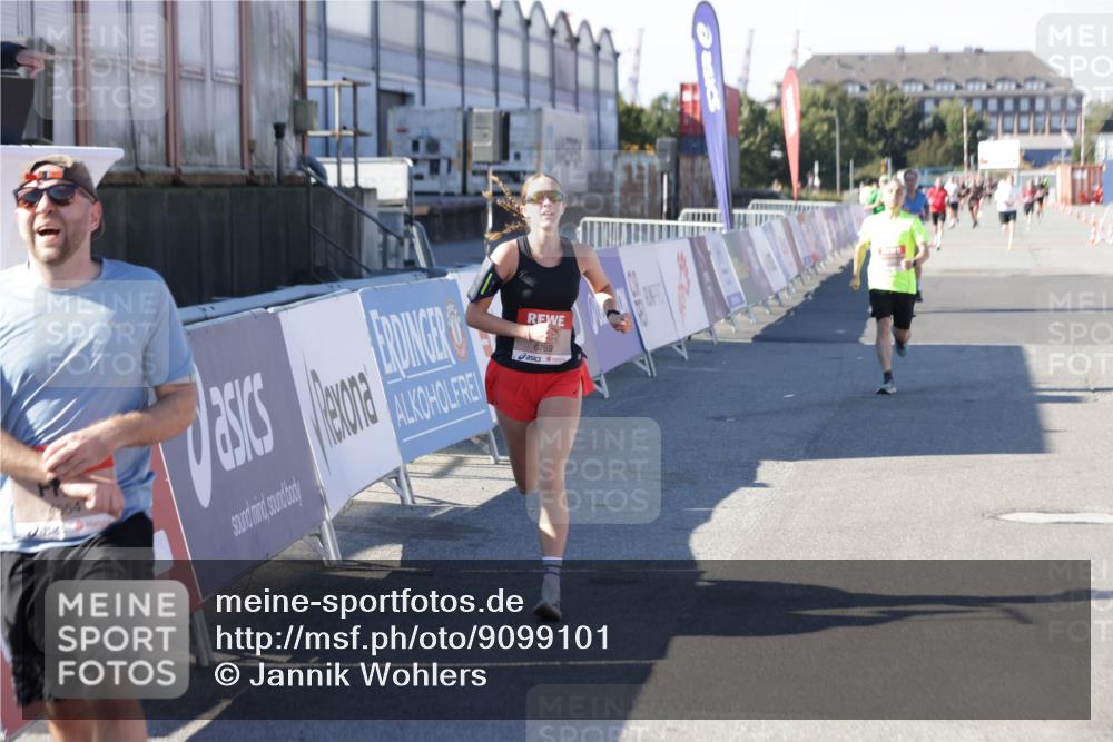 03.10.2025 - Köhlbrandbrückenlauf Jannik Wohlers http://msf.ph/oto/9099101 03.10.2025 12:56:34 Ziel 4054, 4096, 4166, 4170, 4231, 4478, 6266, 6408, 6769 meine-sportfotos.de