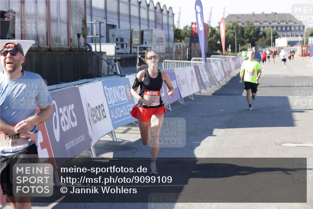 03.10.2025 - Köhlbrandbrückenlauf Jannik Wohlers http://msf.ph/oto/9099109 03.10.2025 12:56:34 Ziel 4054, 4096, 4166, 4170, 4231, 4478, 6266, 6408, 6769 meine-sportfotos.de