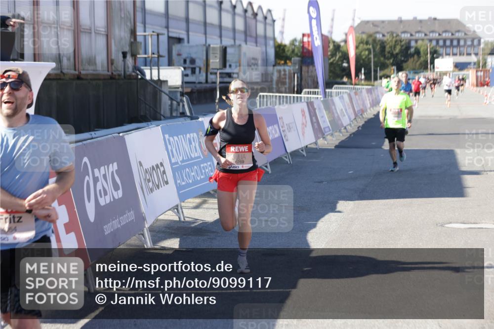 03.10.2025 - Köhlbrandbrückenlauf Jannik Wohlers http://msf.ph/oto/9099117 03.10.2025 12:56:34 Ziel 4054, 4096, 4166, 4170, 4231, 4478, 6266, 6408, 6769 meine-sportfotos.de