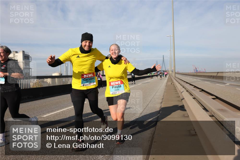 03.10.2025 - Köhlbrandbrückenlauf Lena Gebhardt http://msf.ph/oto/9099130 03.10.2025 10:10:38 Position 2 2872, 2875 meine-sportfotos.de