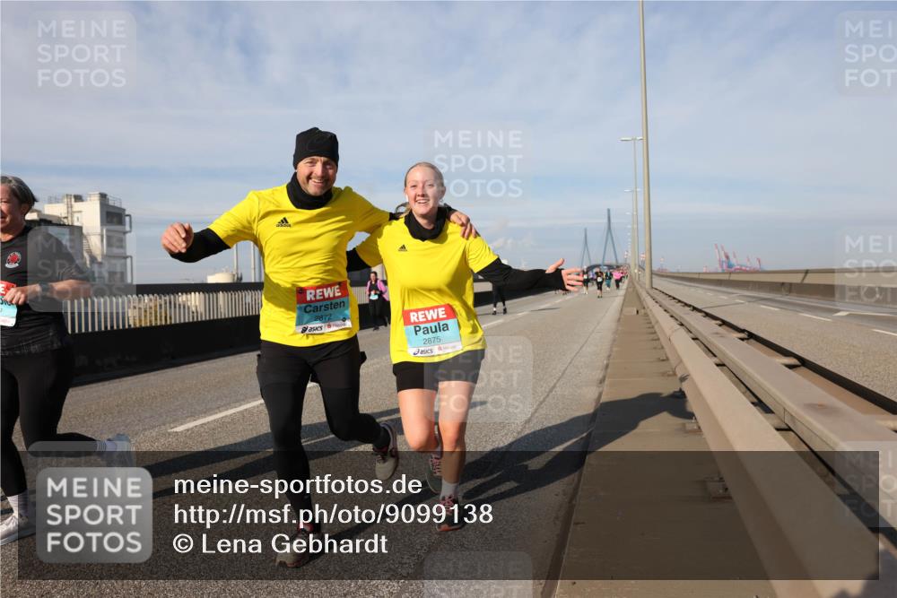 03.10.2025 - Köhlbrandbrückenlauf Lena Gebhardt http://msf.ph/oto/9099138 03.10.2025 10:10:38 Position 2 2872, 2875 meine-sportfotos.de