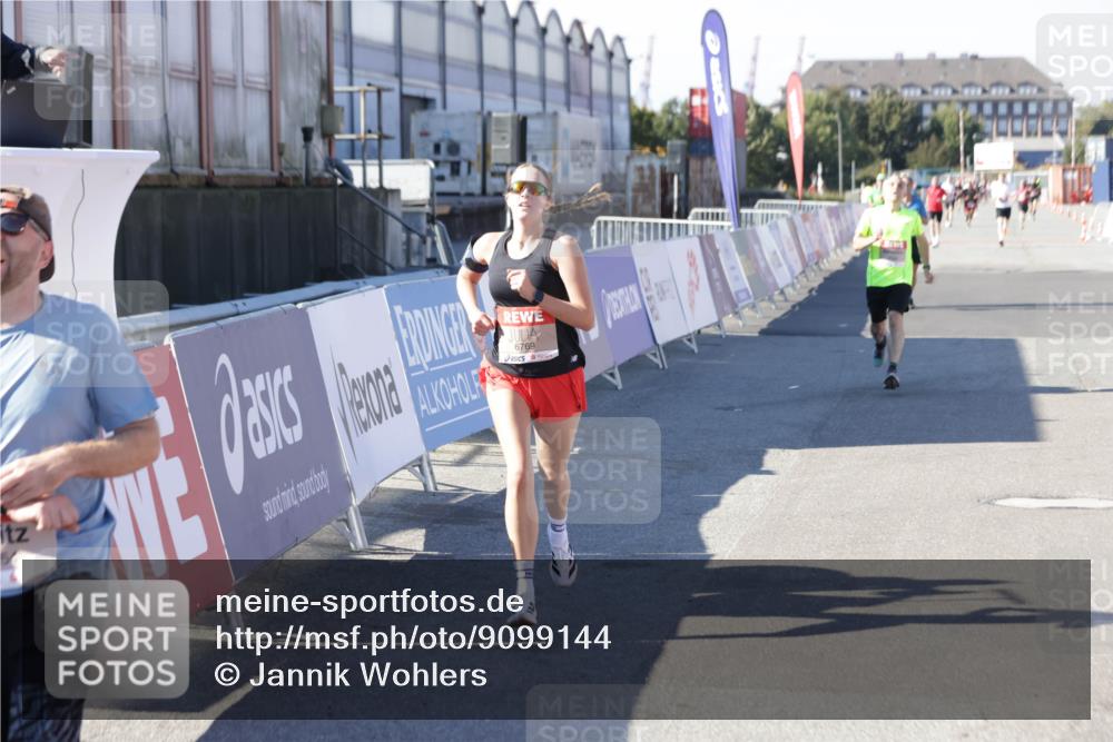 03.10.2025 - Köhlbrandbrückenlauf Jannik Wohlers http://msf.ph/oto/9099144 03.10.2025 12:56:34 Ziel 4054, 4096, 4166, 4170, 4231, 4478, 6266, 6408, 6769 meine-sportfotos.de