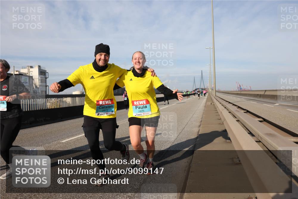 03.10.2025 - Köhlbrandbrückenlauf Lena Gebhardt http://msf.ph/oto/9099147 03.10.2025 10:10:38 Position 2 2872, 2875 meine-sportfotos.de