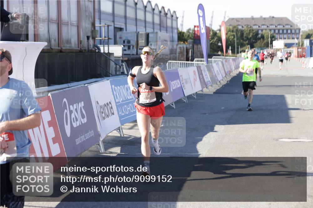 03.10.2025 - Köhlbrandbrückenlauf Jannik Wohlers http://msf.ph/oto/9099152 03.10.2025 12:56:34 Ziel 4054, 4096, 4166, 4170, 4231, 4478, 6266, 6408, 6769 meine-sportfotos.de