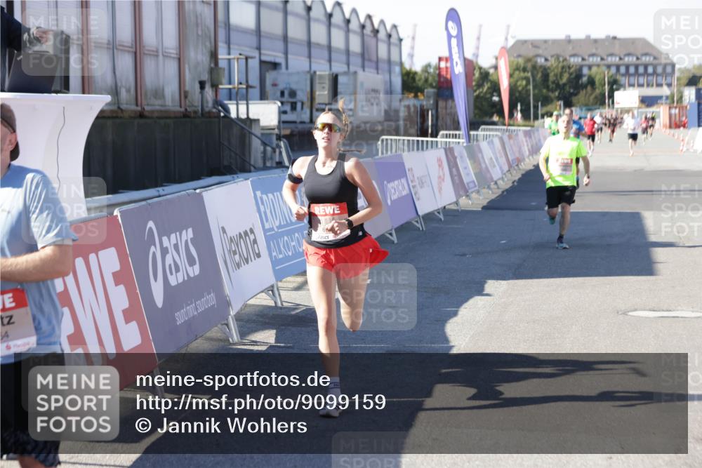 03.10.2025 - Köhlbrandbrückenlauf Jannik Wohlers http://msf.ph/oto/9099159 03.10.2025 12:56:34 Ziel 4054, 4096, 4166, 4170, 4231, 4478, 6266, 6408, 6769 meine-sportfotos.de