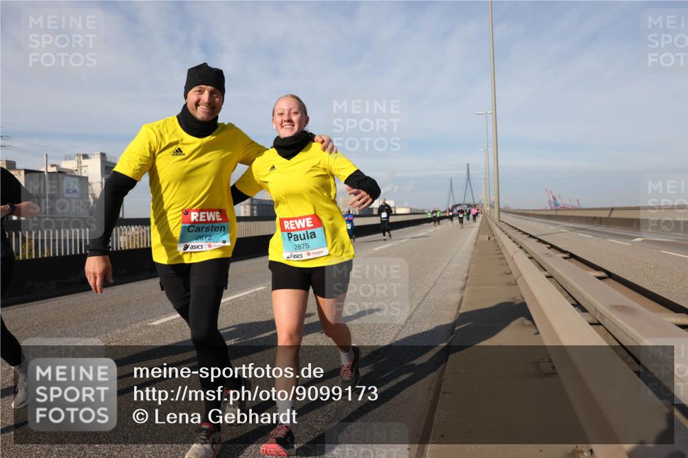 03.10.2025 - Köhlbrandbrückenlauf Lena Gebhardt http://msf.ph/oto/9099173 03.10.2025 10:10:38 Position 2 2872, 2875 meine-sportfotos.de