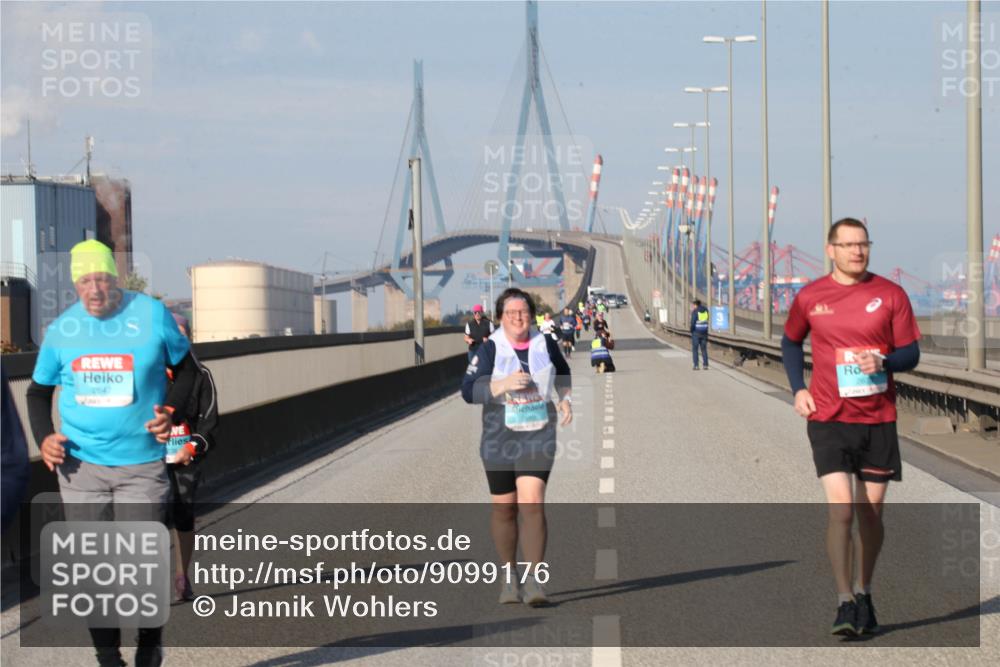 03.10.2025 - Köhlbrandbrückenlauf Jannik Wohlers http://msf.ph/oto/9099176 03.10.2025 10:25:03 Position 3  meine-sportfotos.de