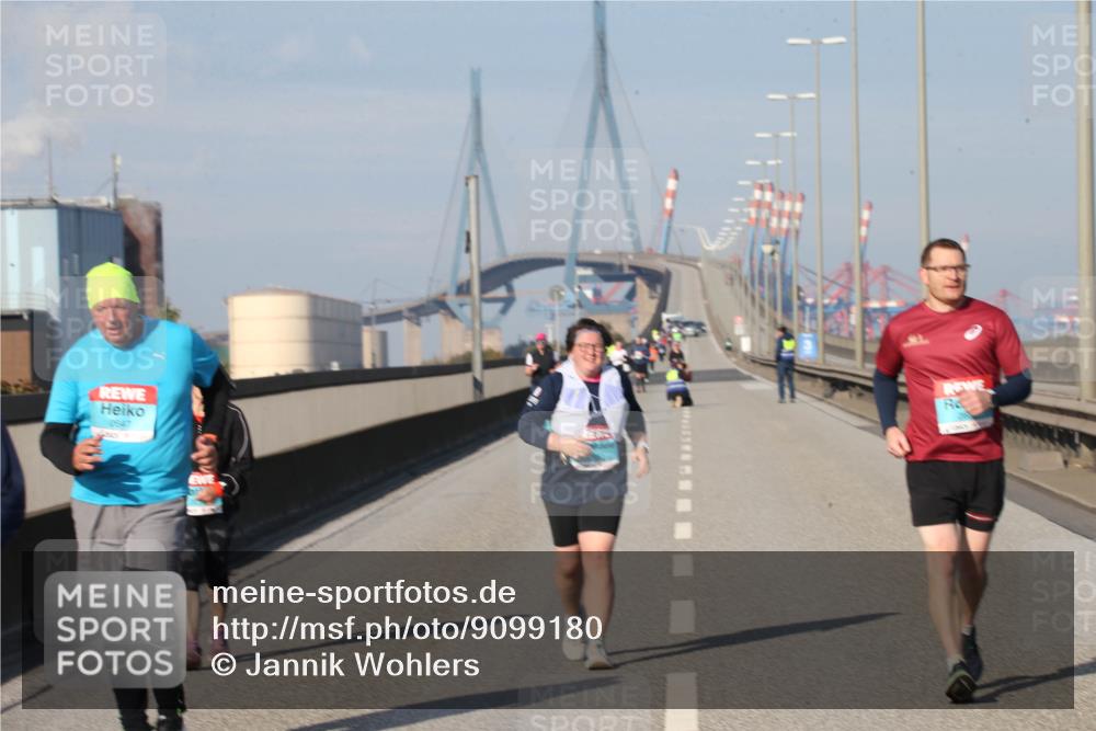 03.10.2025 - Köhlbrandbrückenlauf Jannik Wohlers http://msf.ph/oto/9099180 03.10.2025 10:25:03 Position 3 2547 meine-sportfotos.de