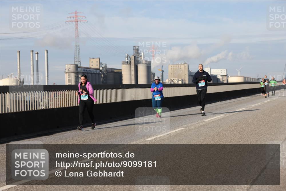 03.10.2025 - Köhlbrandbrückenlauf Lena Gebhardt http://msf.ph/oto/9099181 03.10.2025 10:10:39 Position 2  meine-sportfotos.de