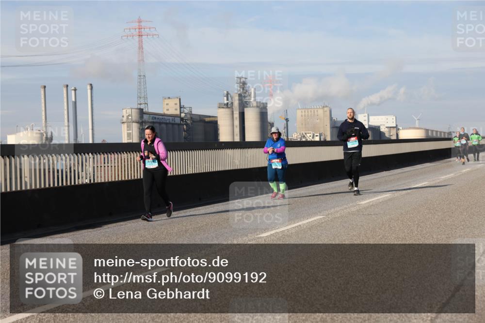 03.10.2025 - Köhlbrandbrückenlauf Lena Gebhardt http://msf.ph/oto/9099192 03.10.2025 10:10:39 Position 2  meine-sportfotos.de