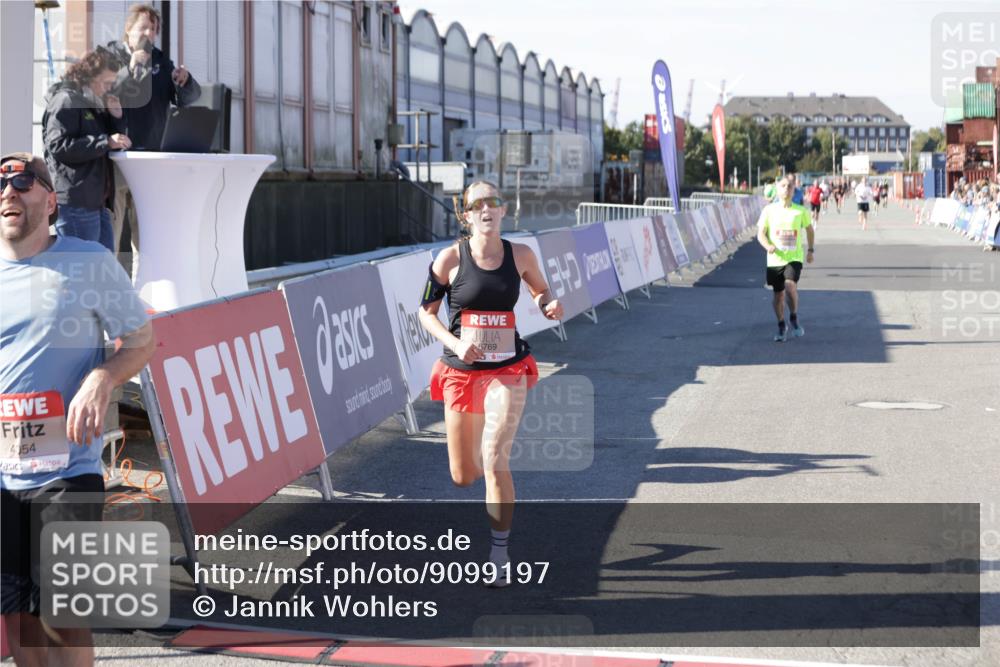 03.10.2025 - Köhlbrandbrückenlauf Jannik Wohlers http://msf.ph/oto/9099197 03.10.2025 12:56:35 Ziel 4054, 4096, 4170, 4231, 4478, 5091, 6266, 6408, 6769 meine-sportfotos.de