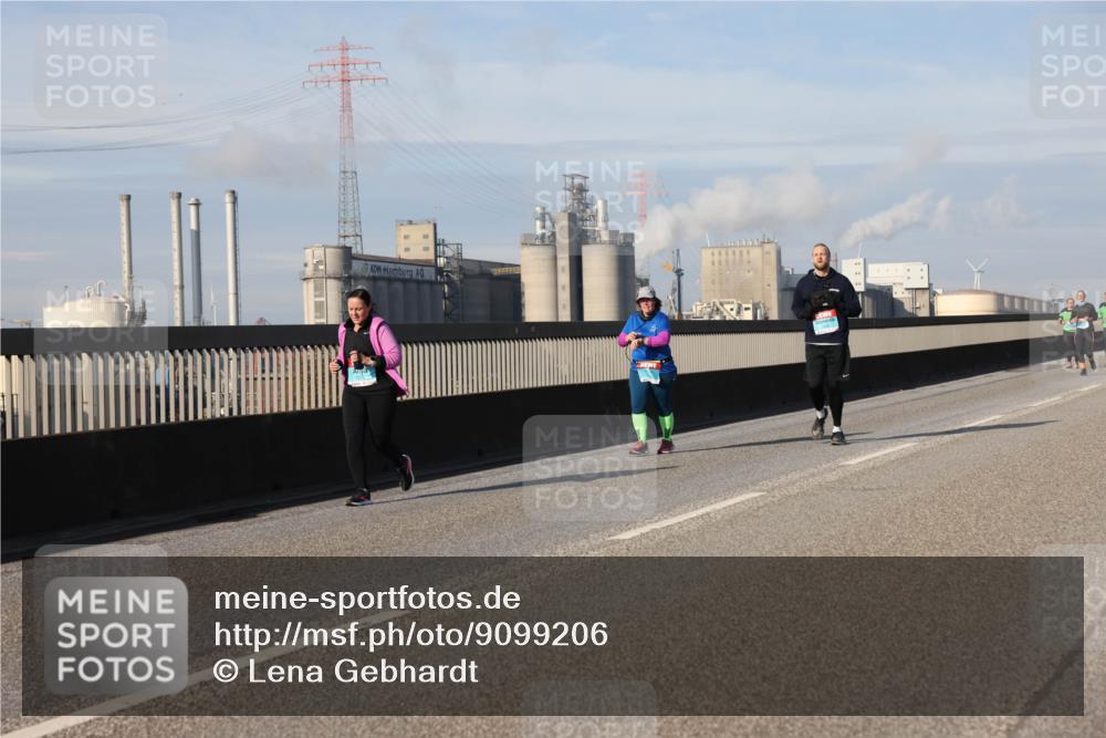 03.10.2025 - Köhlbrandbrückenlauf Lena Gebhardt http://msf.ph/oto/9099206 03.10.2025 10:10:39 Position 2  meine-sportfotos.de