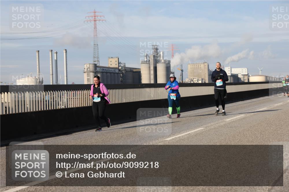 03.10.2025 - Köhlbrandbrückenlauf Lena Gebhardt http://msf.ph/oto/9099218 03.10.2025 10:10:39 Position 2  meine-sportfotos.de