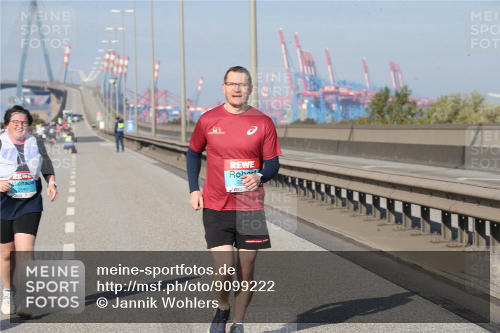03.10.2025 - Köhlbrandbrückenlauf Jannik Wohlers http://msf.ph/oto/9099222 03.10.2025 10:25:05 Position 3 2650, 26 meine-sportfotos.de
