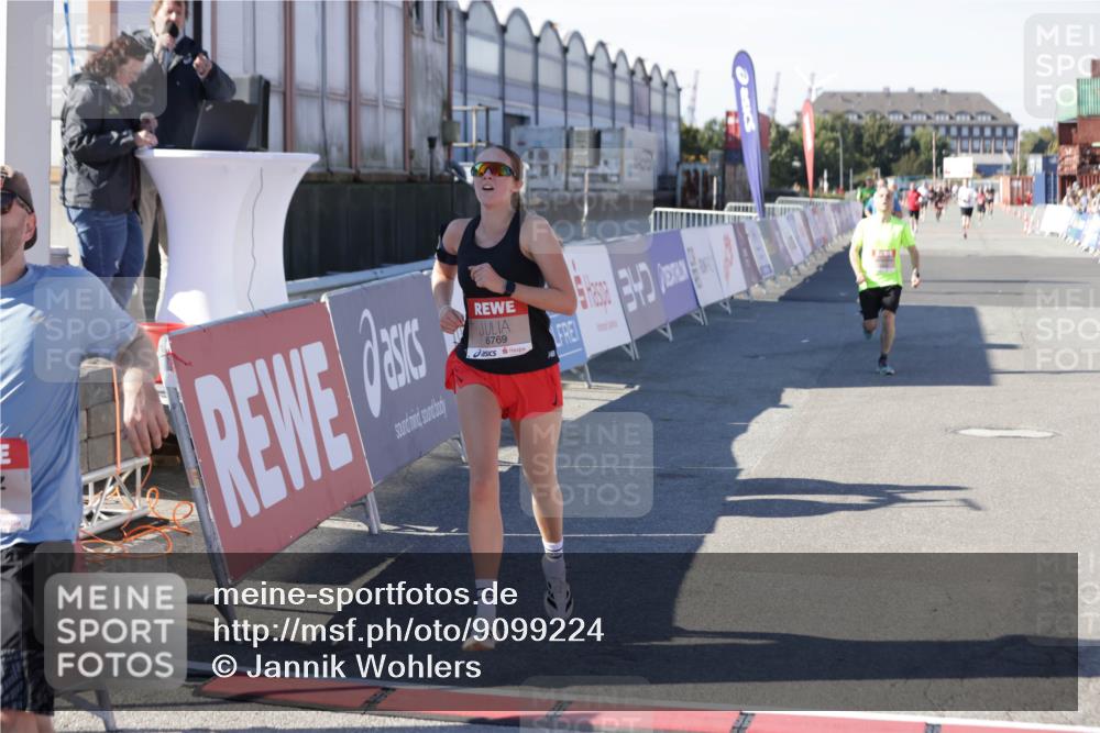 03.10.2025 - Köhlbrandbrückenlauf Jannik Wohlers http://msf.ph/oto/9099224 03.10.2025 12:56:35 Ziel 4054, 4096, 4170, 4231, 4478, 5091, 6266, 6408, 6769 meine-sportfotos.de