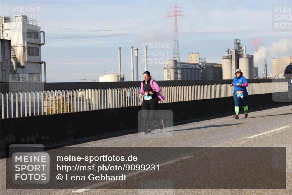 03.10.2025 - Köhlbrandbrückenlauf Lena Gebhardt http://msf.ph/oto/9099231 03.10.2025 10:10:40 Position 2  meine-sportfotos.de