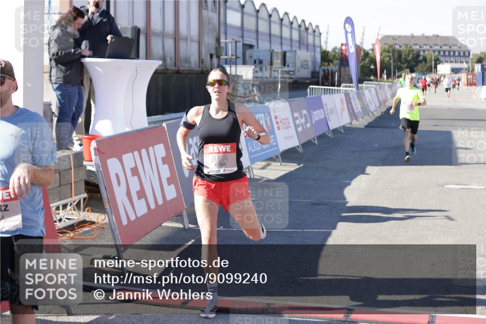 03.10.2025 - Köhlbrandbrückenlauf Jannik Wohlers http://msf.ph/oto/9099240 03.10.2025 12:56:35 Ziel 4054, 4096, 4170, 4231, 4478, 5091, 6266, 6408, 6769 meine-sportfotos.de