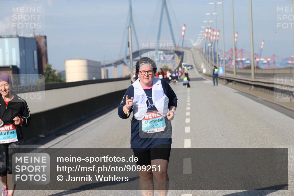 03.10.2025 - Köhlbrandbrückenlauf Jannik Wohlers http://msf.ph/oto/9099251 03.10.2025 10:25:07 Position 3 2236, 2650 meine-sportfotos.de