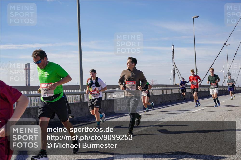 03.10.2025 - Köhlbrandbrückenlauf Michael Burmester http://msf.ph/oto/9099253 03.10.2025 12:45:26 Position 2 6349, 4266 meine-sportfotos.de