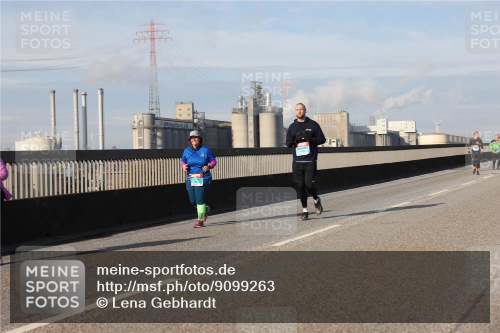 03.10.2025 - Köhlbrandbrückenlauf Lena Gebhardt http://msf.ph/oto/9099263 03.10.2025 10:10:41 Position 2  meine-sportfotos.de