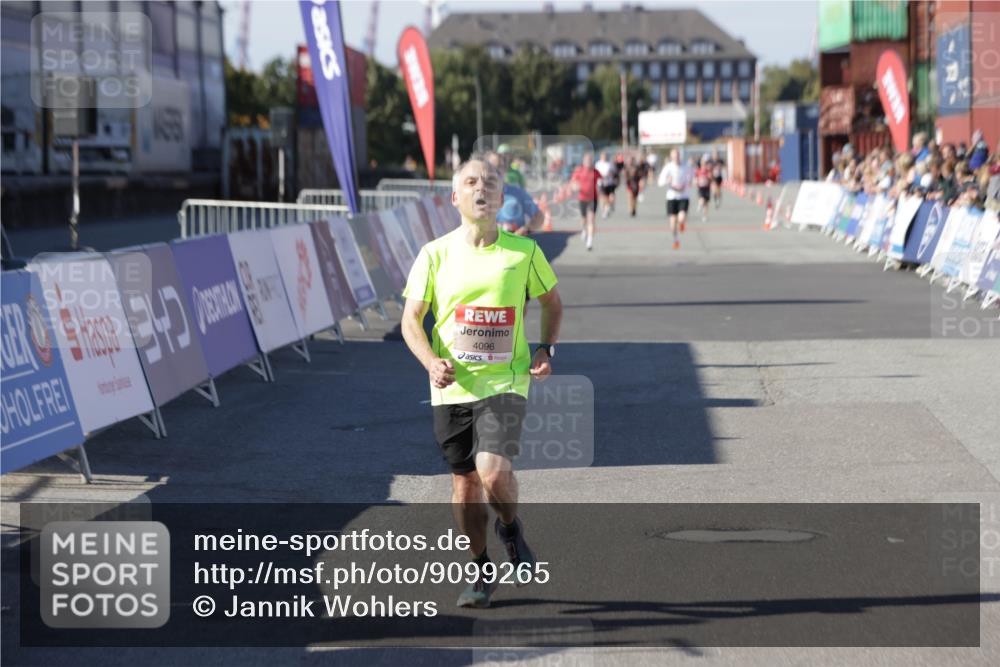 03.10.2025 - Köhlbrandbrückenlauf Jannik Wohlers http://msf.ph/oto/9099265 03.10.2025 12:56:37 Ziel 4054, 4096, 4170, 4478, 5091, 6408, 6769 meine-sportfotos.de