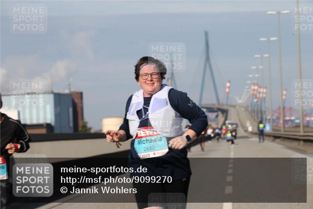03.10.2025 - Köhlbrandbrückenlauf Jannik Wohlers http://msf.ph/oto/9099270 03.10.2025 10:25:09 Position 3 2650 meine-sportfotos.de