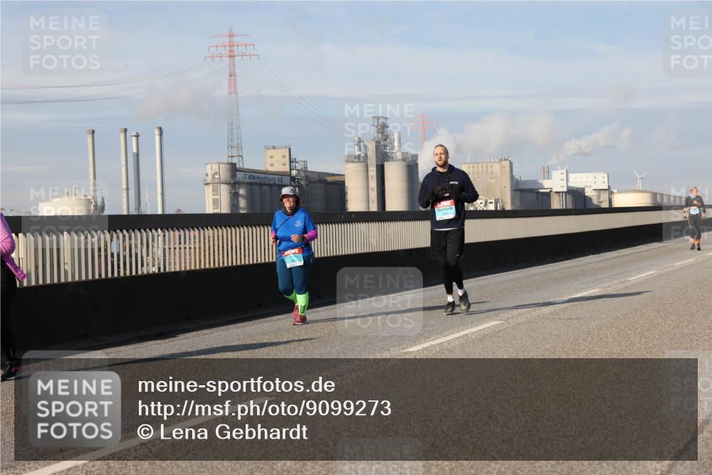 03.10.2025 - Köhlbrandbrückenlauf Lena Gebhardt http://msf.ph/oto/9099273 03.10.2025 10:10:41 Position 2  meine-sportfotos.de