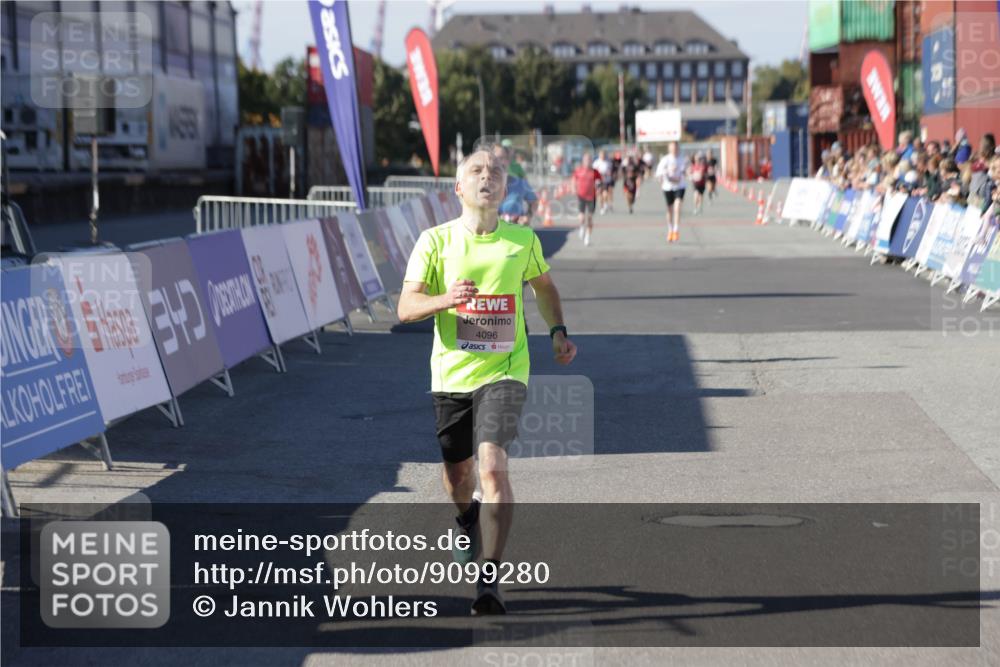 03.10.2025 - Köhlbrandbrückenlauf Jannik Wohlers http://msf.ph/oto/9099280 03.10.2025 12:56:37 Ziel 4054, 4096, 4170, 4478, 5091, 6408, 6769 meine-sportfotos.de