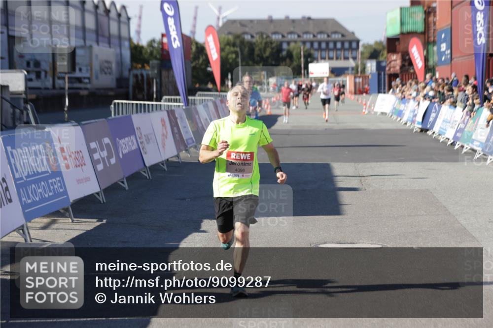03.10.2025 - Köhlbrandbrückenlauf Jannik Wohlers http://msf.ph/oto/9099287 03.10.2025 12:56:37 Ziel 4054, 4096, 4170, 4478, 5091, 6408, 6769 meine-sportfotos.de