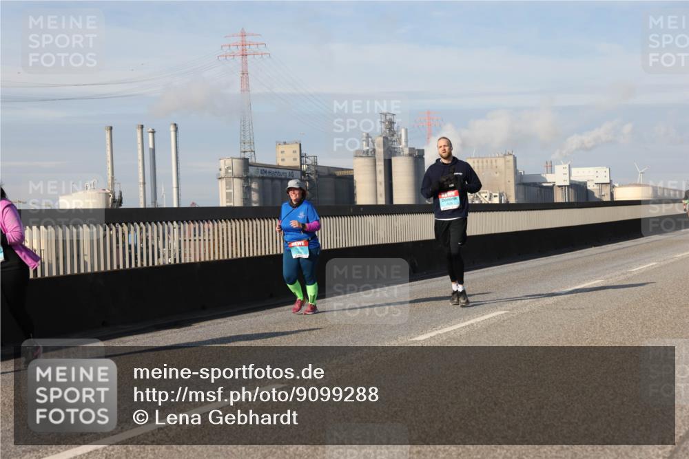 03.10.2025 - Köhlbrandbrückenlauf Lena Gebhardt http://msf.ph/oto/9099288 03.10.2025 10:10:41 Position 2  meine-sportfotos.de