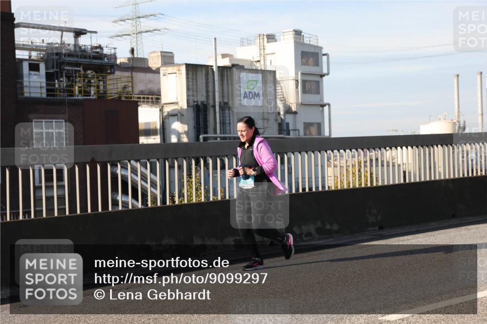 03.10.2025 - Köhlbrandbrückenlauf Lena Gebhardt http://msf.ph/oto/9099297 03.10.2025 10:10:42 Position 2  meine-sportfotos.de