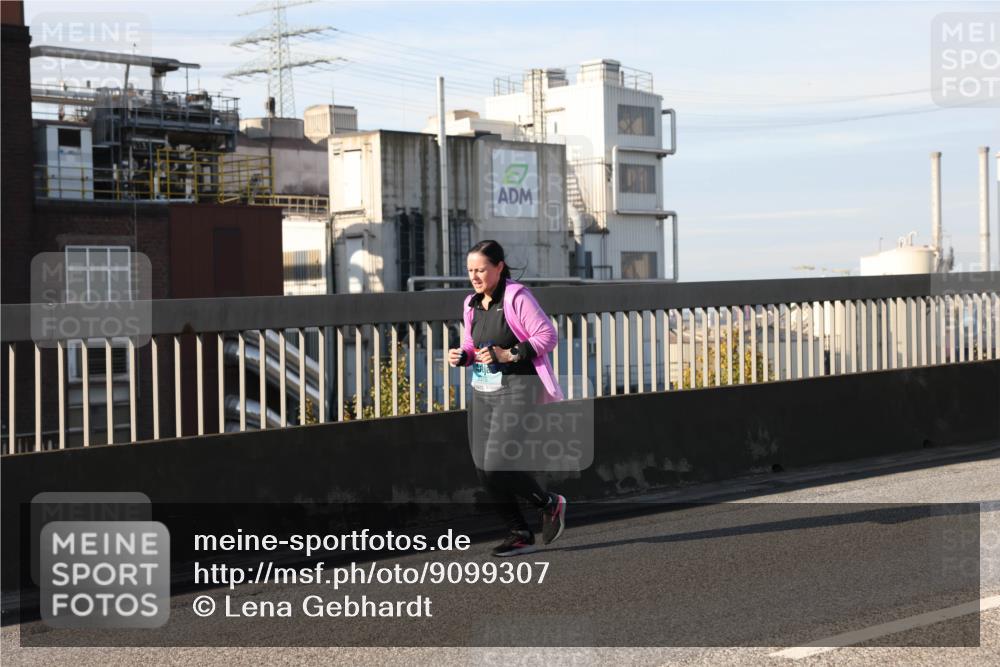 03.10.2025 - Köhlbrandbrückenlauf Lena Gebhardt http://msf.ph/oto/9099307 03.10.2025 10:10:42 Position 2  meine-sportfotos.de