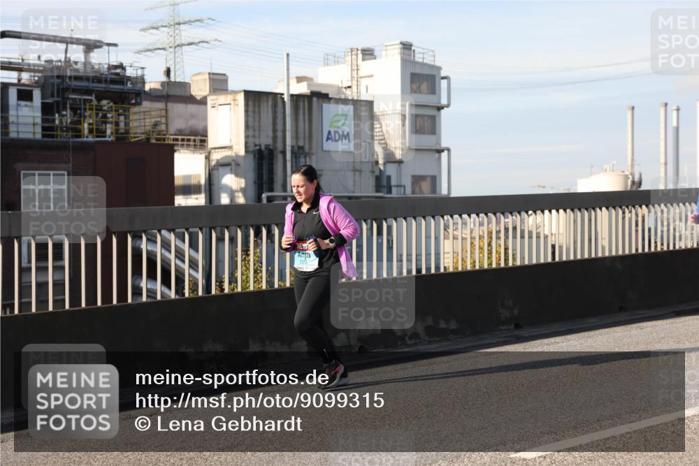 03.10.2025 - Köhlbrandbrückenlauf Lena Gebhardt http://msf.ph/oto/9099315 03.10.2025 10:10:42 Position 2  meine-sportfotos.de