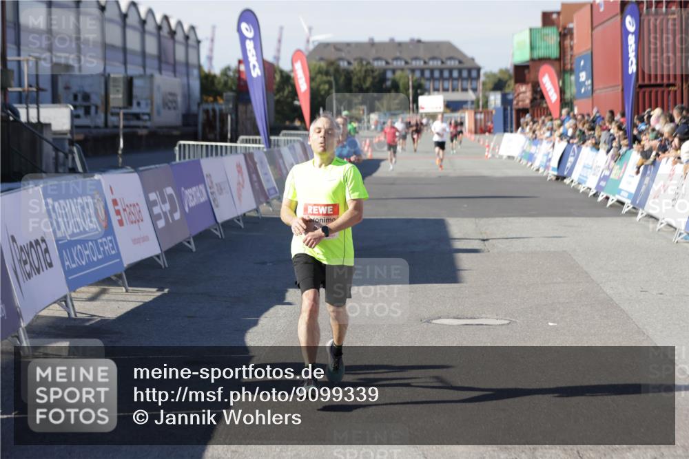 03.10.2025 - Köhlbrandbrückenlauf Jannik Wohlers http://msf.ph/oto/9099339 03.10.2025 12:56:37 Ziel 4054, 4096, 4170, 4478, 5091, 6408, 6769 meine-sportfotos.de