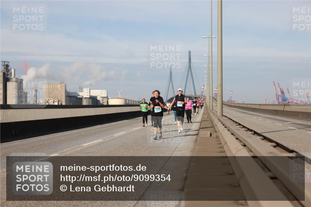 03.10.2025 - Köhlbrandbrückenlauf Lena Gebhardt http://msf.ph/oto/9099354 03.10.2025 10:10:46 Position 2  meine-sportfotos.de