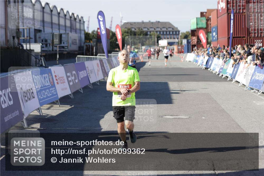 03.10.2025 - Köhlbrandbrückenlauf Jannik Wohlers http://msf.ph/oto/9099362 03.10.2025 12:56:37 Ziel 4054, 4096, 4170, 4478, 5091, 6408, 6769 meine-sportfotos.de