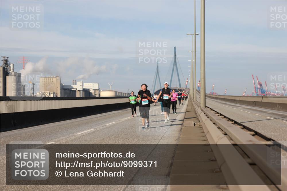 03.10.2025 - Köhlbrandbrückenlauf Lena Gebhardt http://msf.ph/oto/9099371 03.10.2025 10:10:46 Position 2  meine-sportfotos.de
