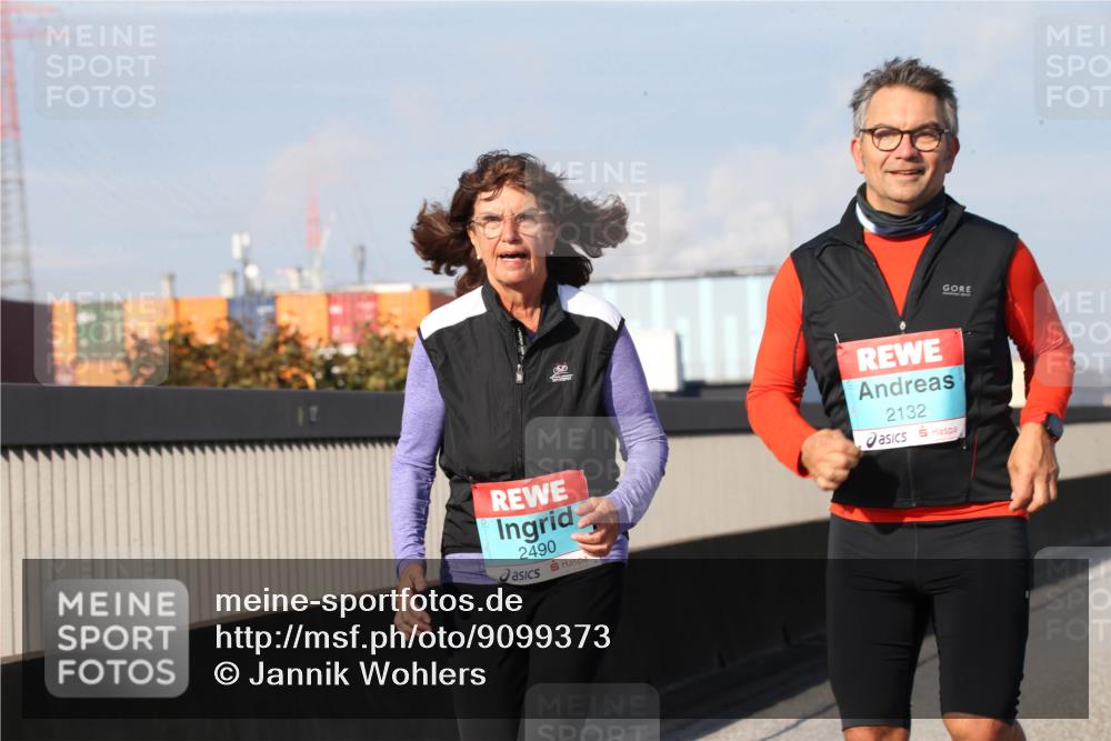 03.10.2025 - Köhlbrandbrückenlauf Jannik Wohlers http://msf.ph/oto/9099373 03.10.2025 10:25:47 Position 3 17, 2490, 2132 meine-sportfotos.de