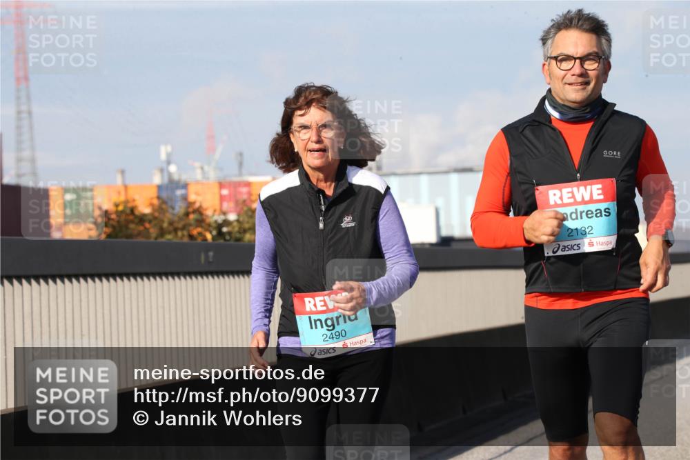 03.10.2025 - Köhlbrandbrückenlauf Jannik Wohlers http://msf.ph/oto/9099377 03.10.2025 10:25:47 Position 3 17, 2490, 2132 meine-sportfotos.de